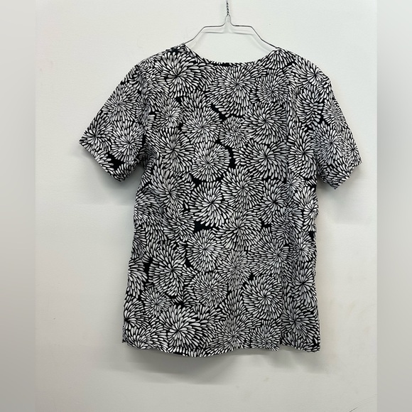 Landau Black and White Floral Double Pocket Scrub Top Size Medium - Picture 4 of 4